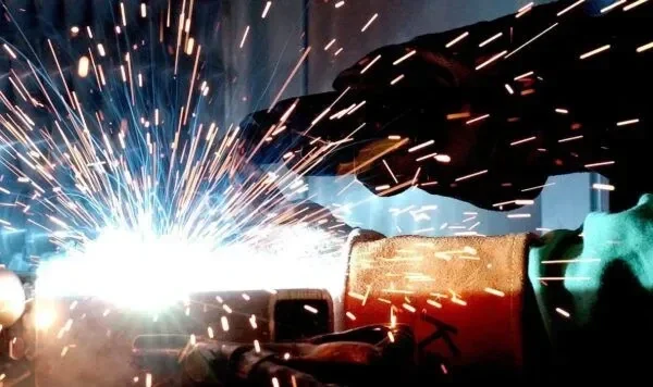 Механізм подачі дроту у зварювальному напівавтоматі: будова та особливості